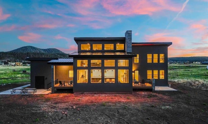 Fort Valley Casa | The Bluebird Flagstaff | Luxury| Sleeps 26| VIEWS