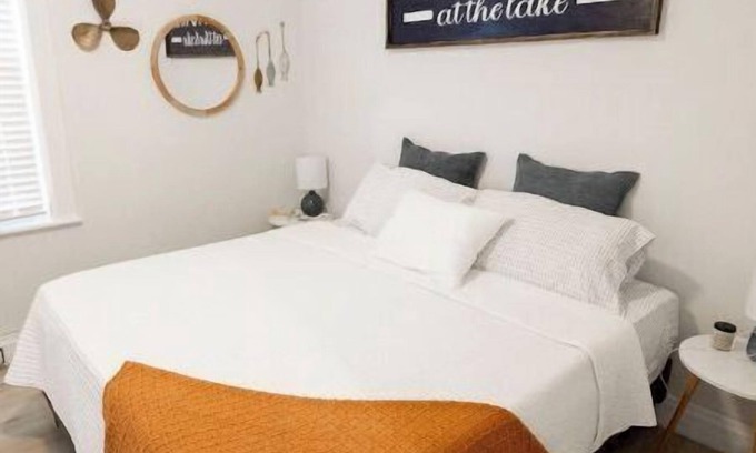 Wakefield Casa | The Bluecat Bungalow at Milford Lake