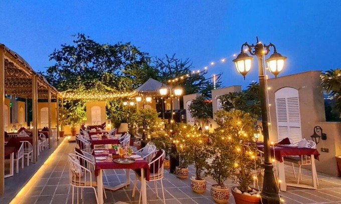 Lalkothi Cama Y Desayuno | The BnB World-sustainable stay - Deluxe King Room 1