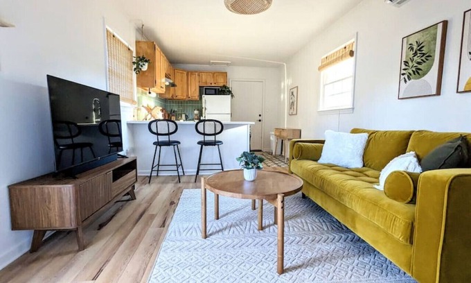 Wade Hampton Casa | The Bo-Home · Bohemian Tiny Home - Walk to Starbucks!