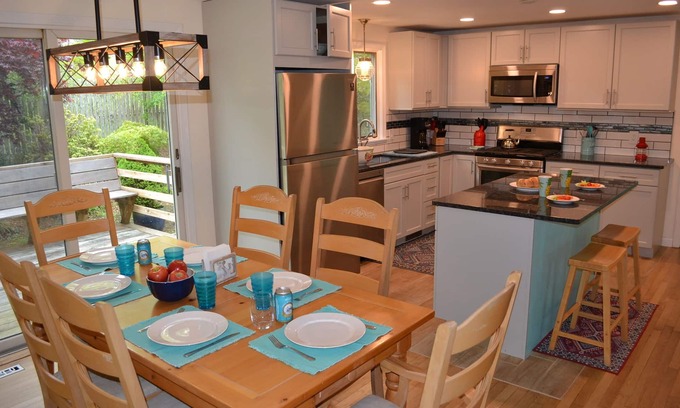 South Chatham Casa | The Boarding House, King bed comfort. Close to Nantucket Sound beaches.