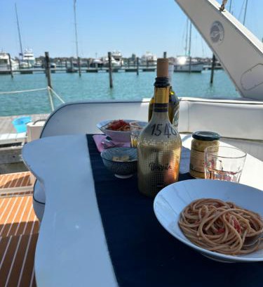 Castello Alquiler De Eote | The boat experience Hotel galleggiante in barca