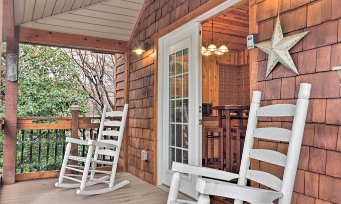 Hot Springs Apartamento | 'The Boat House' Creekside Escape in Hot Springs!