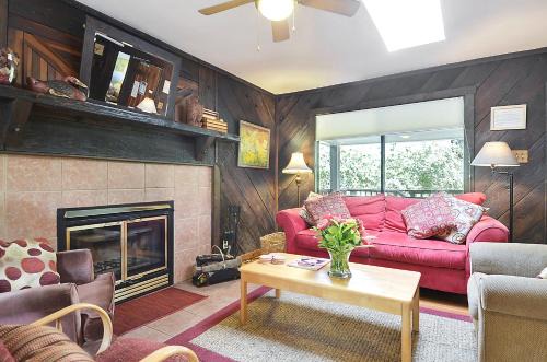 Guerneville Casa | The Boat House