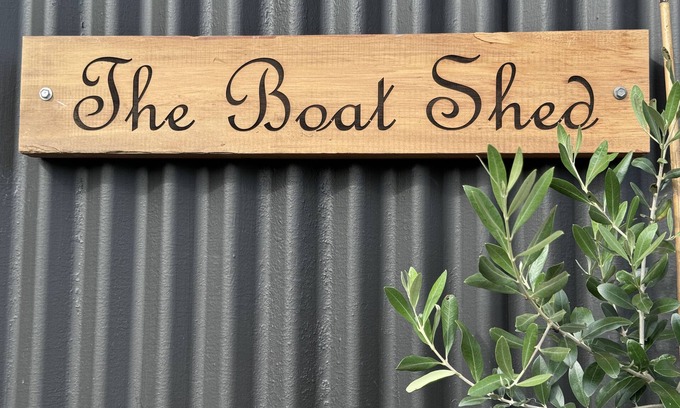 Tolaga Bay Apartamento | The Boat Shed is a boutique, rustic style 2 bedroom studio close to the river.