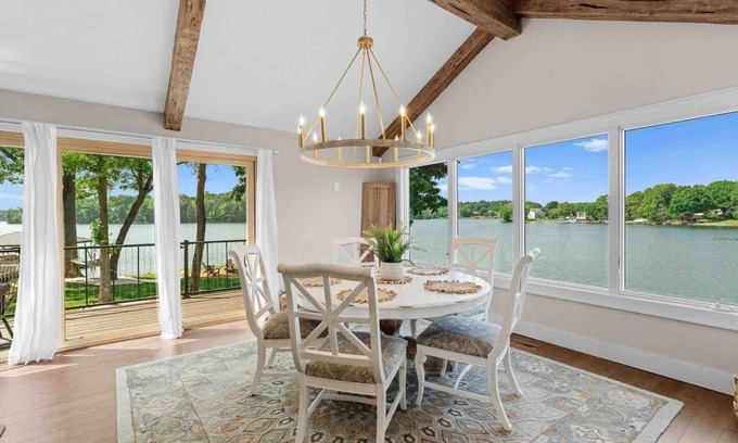 Mooresville Casa | The Boathouse, a Perfect Getaway