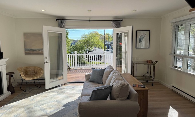 Ipswich Cabaña | The Boathouse: Riverfront cottage located across from vibrant Ipswich Town Wharf