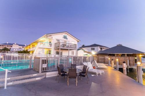 Marco Island Hotel | The BoatHouse