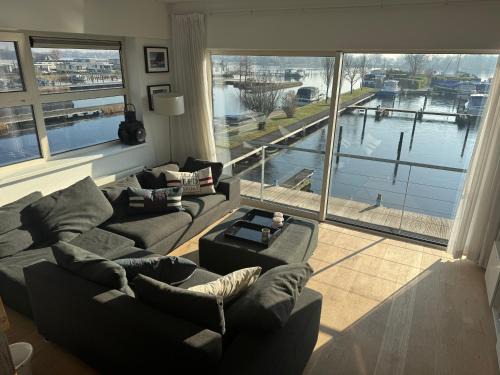 Municipality of Aalsmeer Casa | The Boathouse with boat