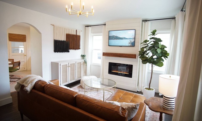 Lincoln Casa | The BoHo Cottage | Newly Renovated Modern Luxury