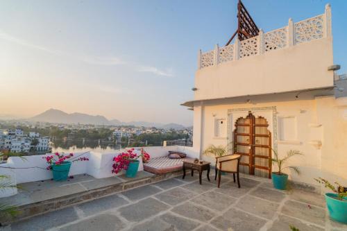 Lake Swaroop Sagar Cama Y Desayuno | The Boho Royal Udaipur