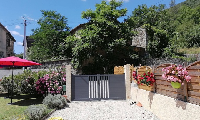 Besseges Casa | La aldea tranquila en el norte de Boniol Gard el sur de Ardèche