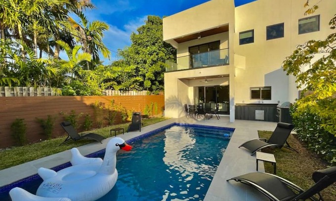 Victoria Park Casa | The Botanical Oasis Las Olas