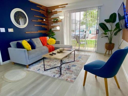 Gainesville Apartamento | The Botanical Retreat, King Comfort & Poolside Peace