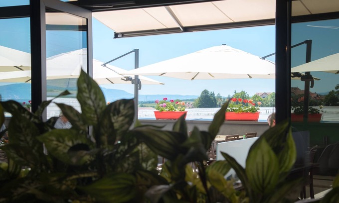 Signy-Avenex Hotel | The Bowling Hotel
