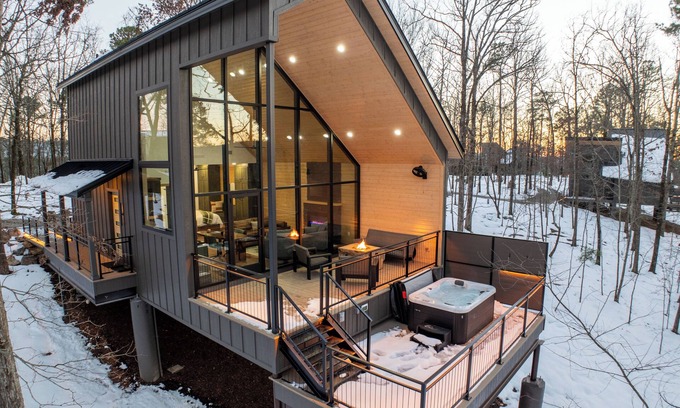 Hot Springs Cabina | The Bramble Treehouse, Hot Tub, Sleeps 2