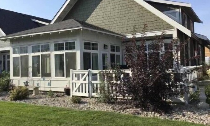 Okanagan-Similkameen Cabaña | The Bread Breakers Cottage