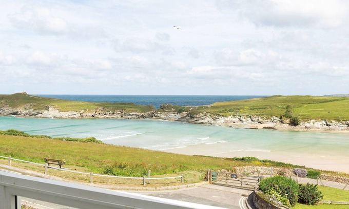 Porth Casa | The Breakers offers exceptionally flexible and spacious accommodation with five bedrooms and four ba