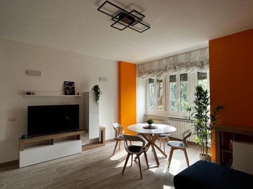 Gallaratese Apartamento | The Bright Place: wide and modern condo apartment in Milan