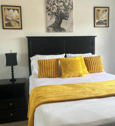 New Kingston Apartamento | The Brompton's@Home