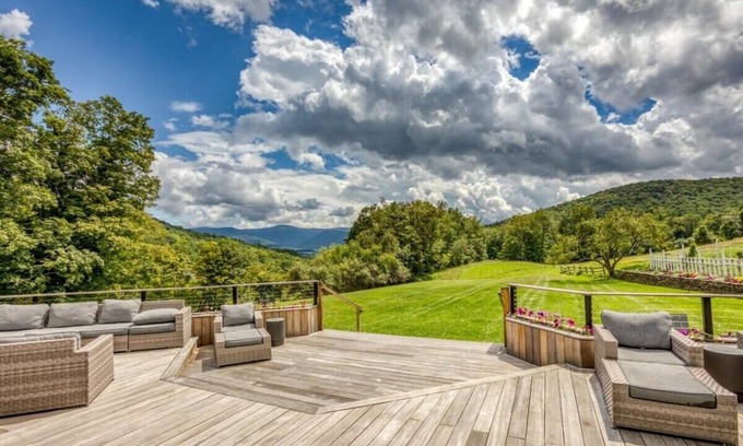 Williamstown Casa | The Brookman: Renovated 6000 SF Estate On 40 Acres