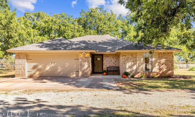 Abilene Casa | The Buffalo Gap Bungalow-Pet-Friendly! Cozy remodeled home surrounded by trees.