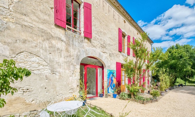 Plaisance Casa | El Buffet de la Gare: Casa rural histórica con terraza privada en el corazón del Périgord Pourprea