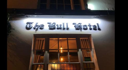 Ludwel Cama Y Desayuno | The Bull Hotel