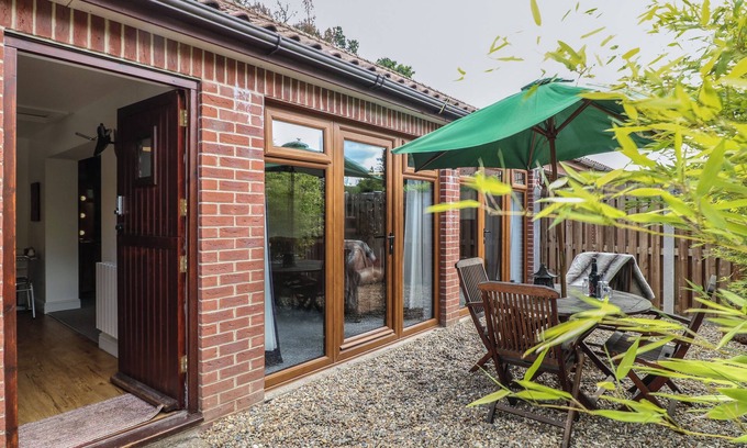 Norwich Cabaña | THE BULL PEN, pet friendly, with open fire in Rackheath