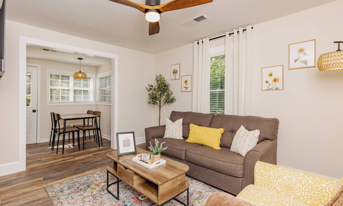Perry Casa | The Bumblebee Bungalow – Sweet Stay Near It All