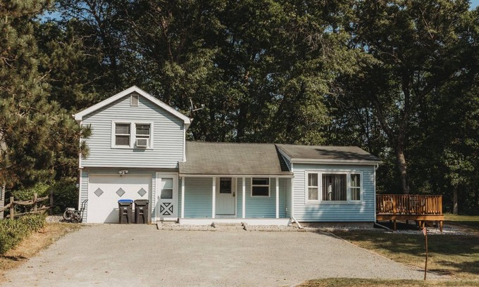 Shawano Casa | The Bungalow on Lake Drive
