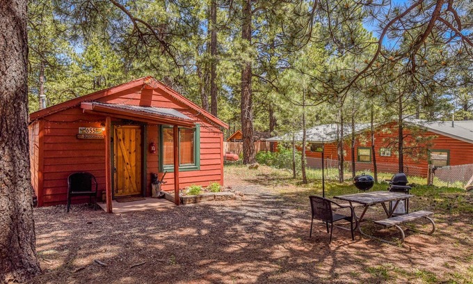 Parks Cabina | The Bunk House | Historic Cabin | Firepit | Pet-Friendly | Near Grand Canyon