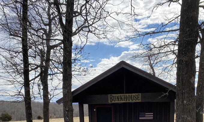 Compton Cabina | The Bunkhouse