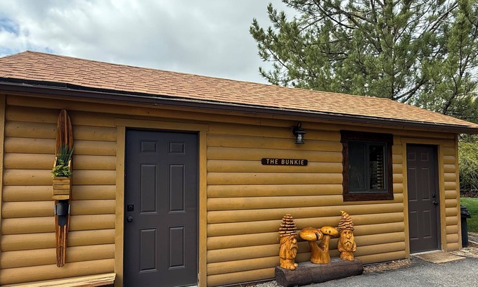 Idaho Falls Cabina | “The Bunkie” sleeps 6 in Ririe, has AC