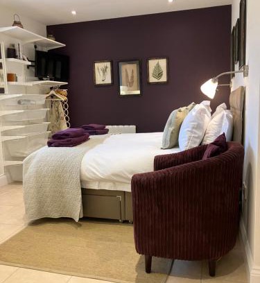 Quedgeley Casa | The Burrow