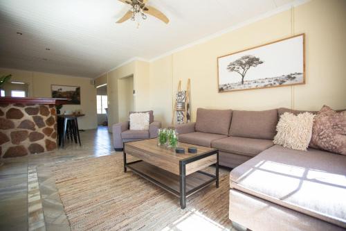 Bela-Bela Casa | The Bushveld Farmhouse in Mabalingwe Nature Reserve