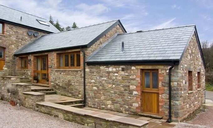 Abergavenny Cabaña | THE BYRE, luxury holiday cottage in Llanddewi Skirrid