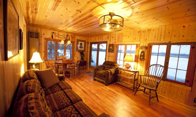 Hayward Cabina | " The Cabernet Cabin"