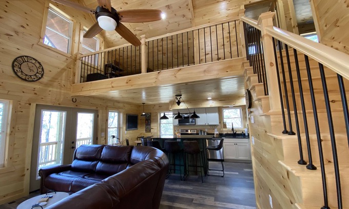 Logan Cabina | The Cabin at Lapp's Lodging