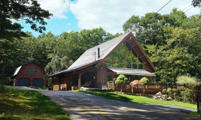 Rowland Cabina | The Cabin at Deep Hollow