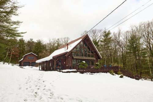 Rowland Casa | The Cabin at Deep Hollow