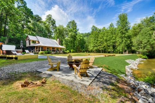 Helen Casa | The Cabin at Dukes Creek with Fire Pit and Hot Tub!