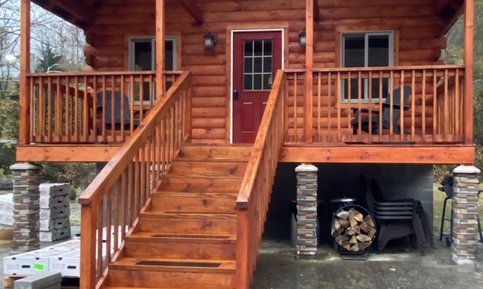Gilbert Cabina | The Cabin at Main Street Lodging