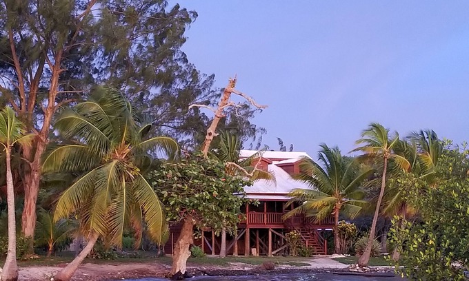Roatan Casa | The Cabin at Rocky Point