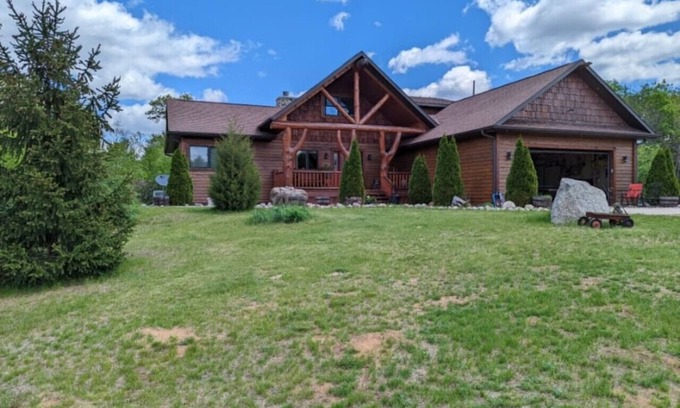 Necedah Cabina | The Cabin at The Land of the Yellow River Rentals