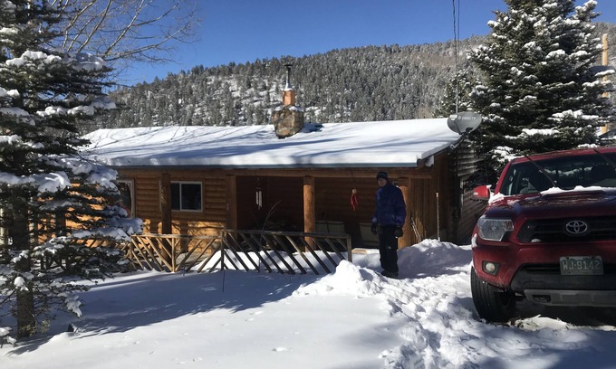 Holman Cabina | The Cabin back deck offers stunning views and only 15 minutes from Sipapu Skiing