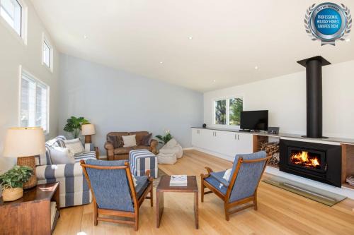 Callala Bay Casa | The Cabin - Waterfront with Fireplace - 5 mins to the Bay