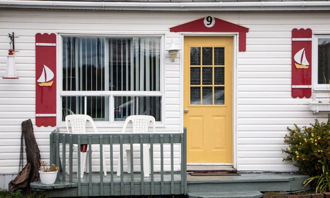 Pointe-au-Pere Chalet De Esquí | The Cabines du Phare are located in Rimouski by the sea. They are composed of te
