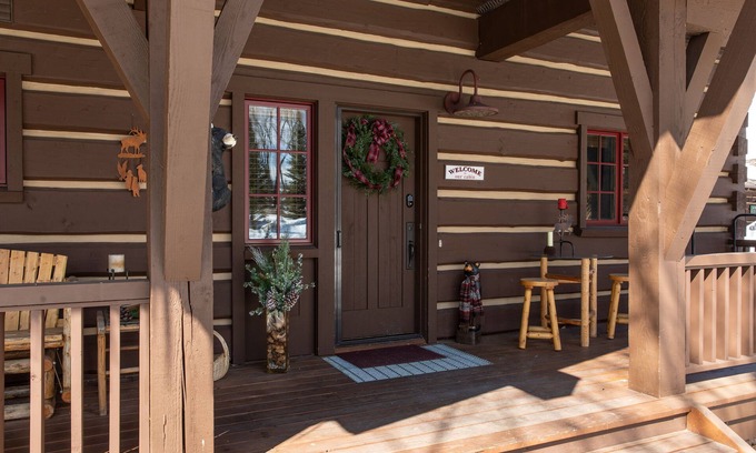 Jackson Hole Casa | The Cabins at Jackson Hole Golf and Tennis DOG FRIENDLY w fee...