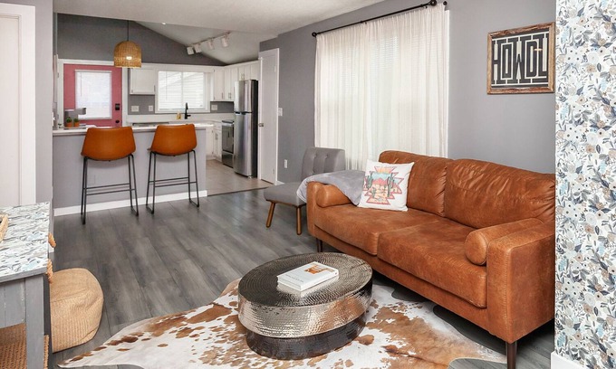 Des Moines Casa | The Cactus House: A Boho Western Single Family Home Just South of Downtown DSM